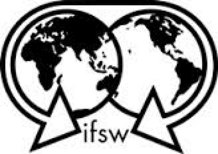 Spanish Social Workers and People That Use Social Work Services Stand Together Against Austerity