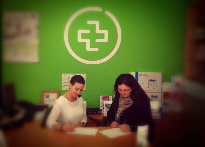 Nuestro colegio firma convenio con la empresa algecireña de ayudas técnicas GERIAYUDA
