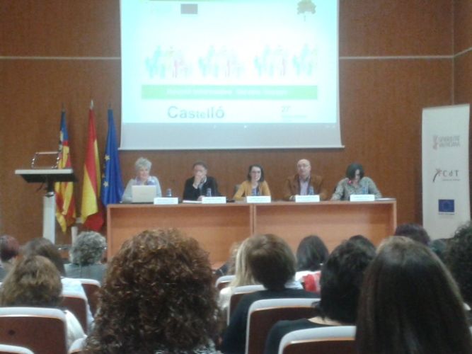 Carmen Fenollosa presentant el primer encontre entre serveis socials municipals i Conselleria: Grans canvis als Serveis Socials.