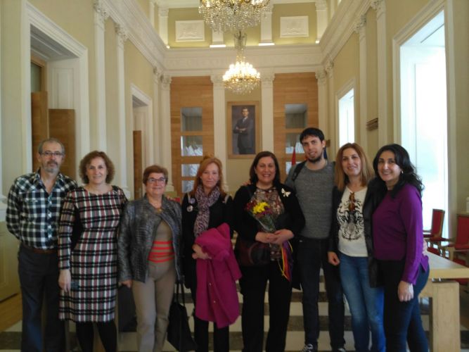 La trabajadora social, Virginia Alcántara, recibe uno de los Premios "Cáceres en nombre de mujer".