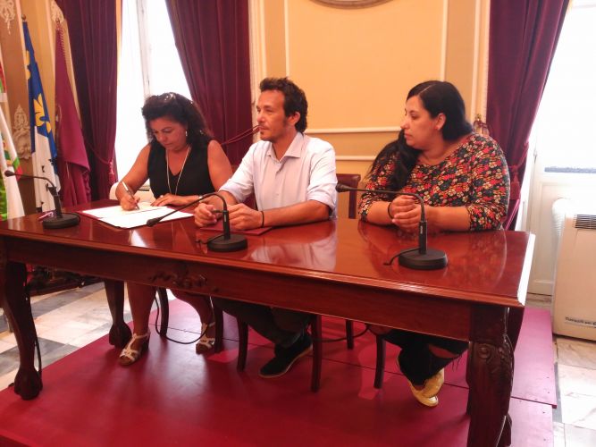 El Ayuntamiento y el Colegio Profesional de Trabajo Social de Cádiz ratifican su colaboración con un convenio