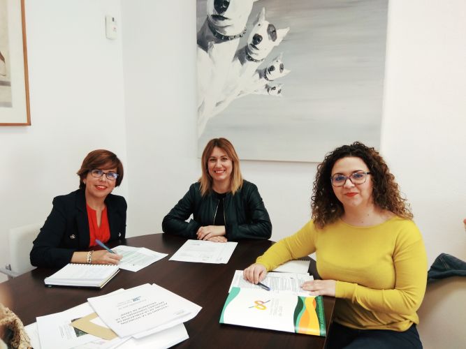 Reunión con la Diputada provincial de Igualdad y Bienestar social, Isabel Armario Correa.