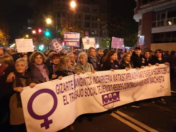 25N PORQUE EL TRABAJO SOCIAL TAMBIÉN SE HACE EN LA CALLE//A25 GIZARTE LANGINTZA ERE KALEAN EGITEN DELAKO