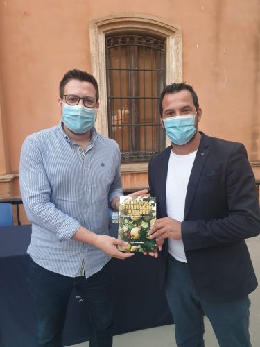 Presentación del libro "La hermosa paradoja del manzano" de Jesús Cortés Pendón