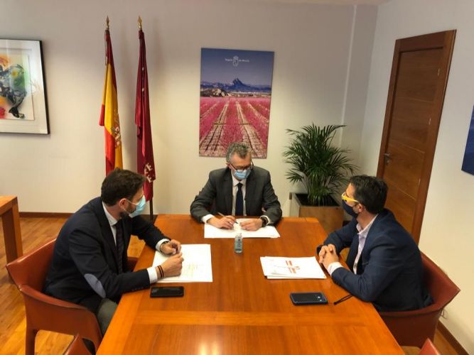 El Presidente del Colegio se reúne con el Consejero de Salud para abordar las cuestiones planteadas en los últimos escritos presentados a la Consejería