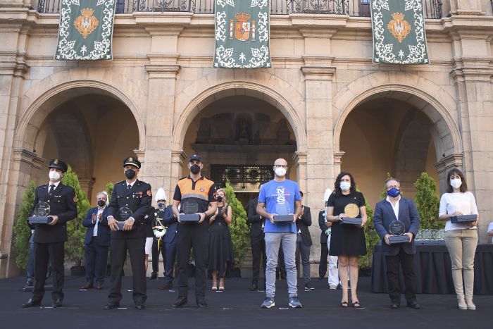 Castelló reconeix a les i els professionals del Treball Social per la seua labor durant la pandèmia en l'acte homenatge a les víctimes de la Covid