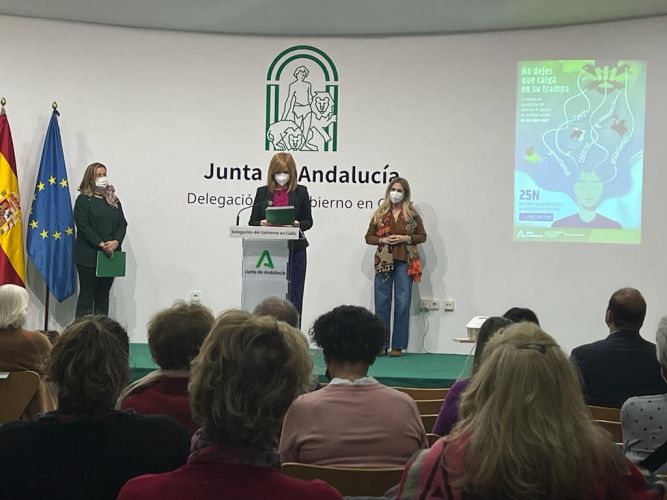 La presidenta del CPTS de Cádiz, Francisca Bonet, asistió al acto organizado por el Instituto Andaluz de la Mujer por el 25 de noviembre.