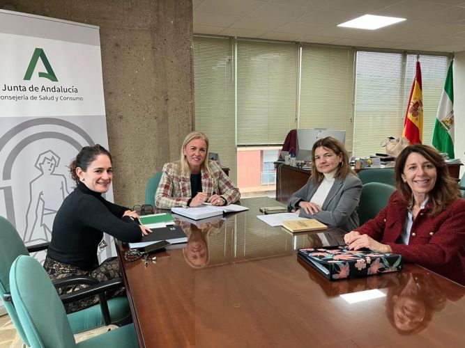 Reunión con la Delegada Territorial de Salud y Consumo de la Junta de Andalucía en Cádiz.