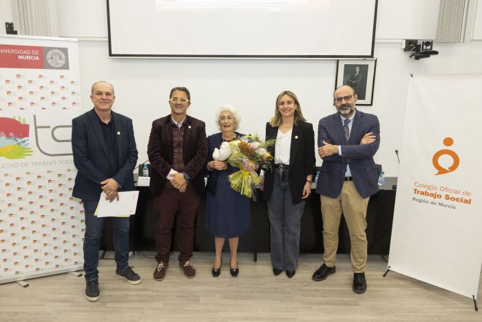 La Facultad de Trabajo Social y el Colegio Oficial de Trabajo Social de la Región de Murcia celebran el acto de entrega de la IV edición del Premio Profesional de Trabajo Social.