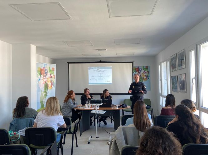 El Colegio ofrece el taller sobre de prevención de agresiones para profesionales del Trabajo Social colegiadas/os.